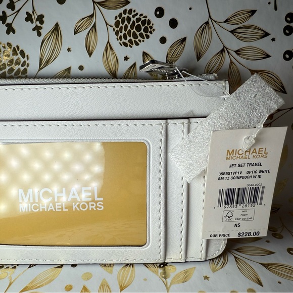 Michael Kors White Quilted Wallet - Picture 2 of 3